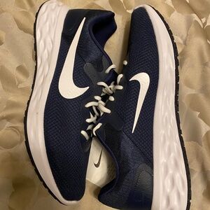 Men’s Nike running shoes s:14